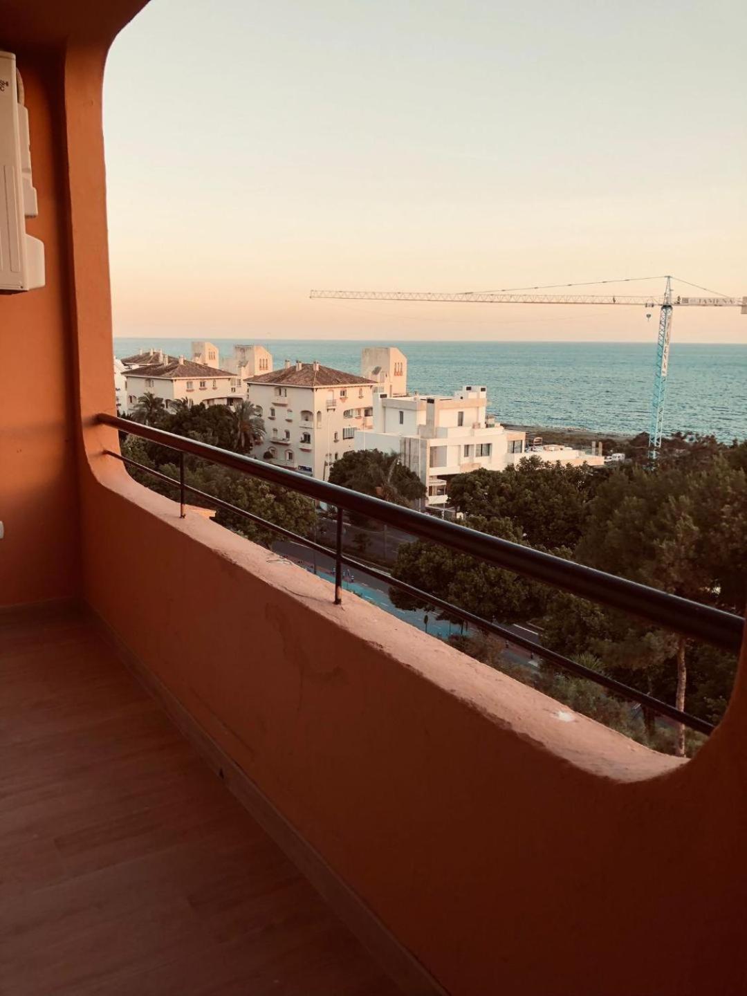 Apartamento Playa Del Cristo Estepona Extérieur photo