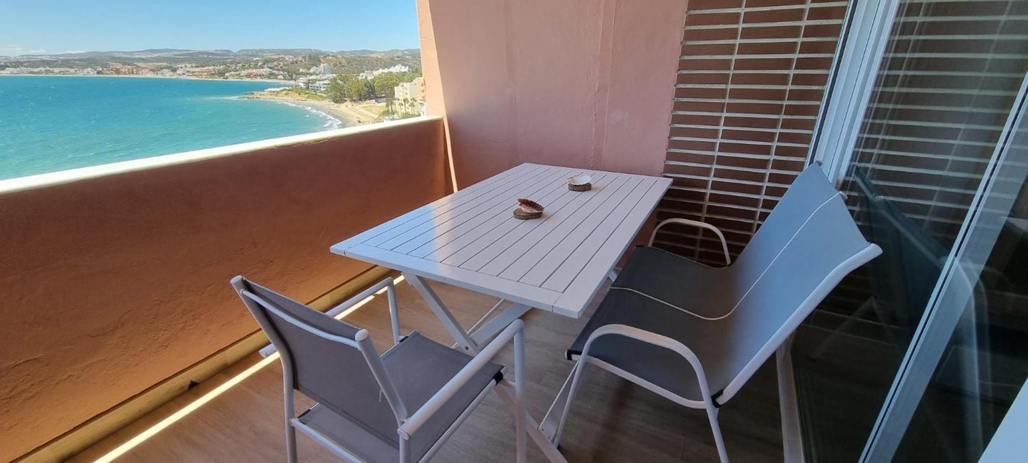Apartamento Playa Del Cristo Estepona Extérieur photo